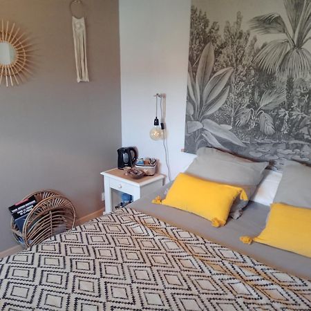Le 28 Bed & Breakfast Uzerche Bagian luar foto