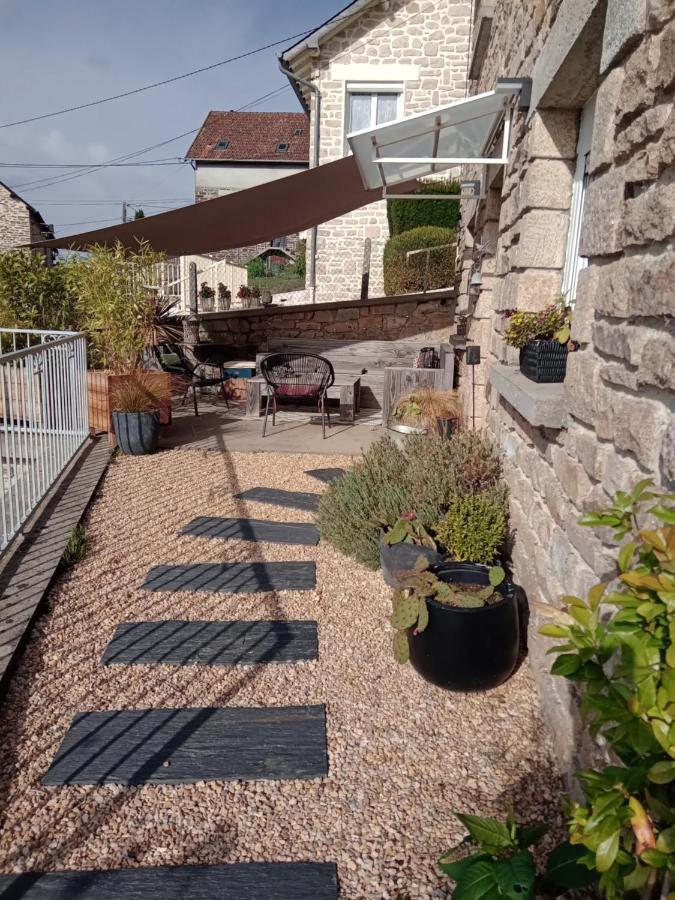Le 28 Bed & Breakfast Uzerche Bagian luar foto