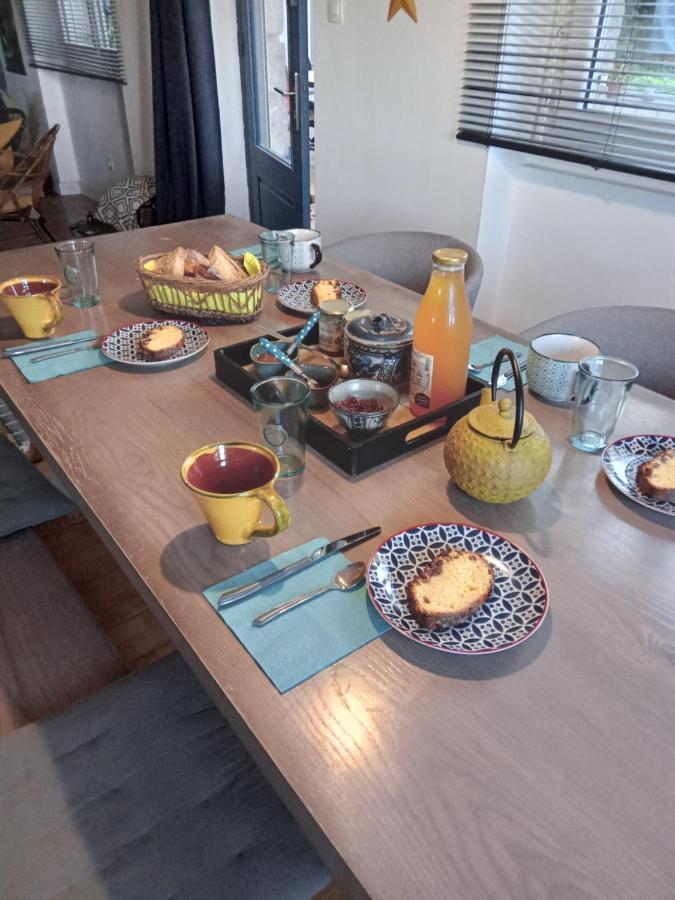 Le 28 Bed & Breakfast Uzerche Bagian luar foto