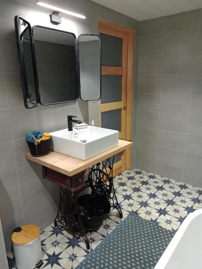 Le 28 Bed & Breakfast Uzerche Bagian luar foto