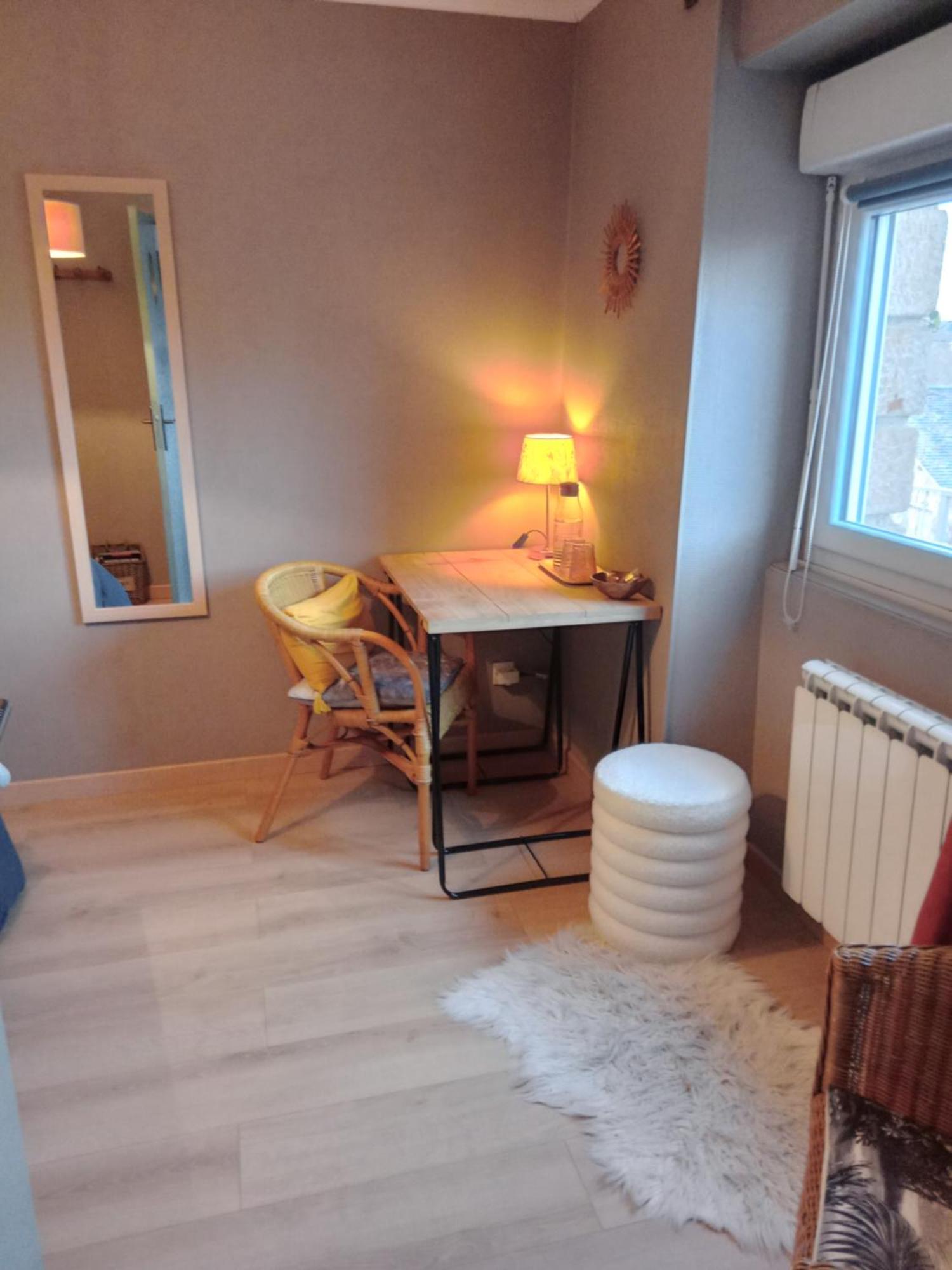 Le 28 Bed & Breakfast Uzerche Bagian luar foto