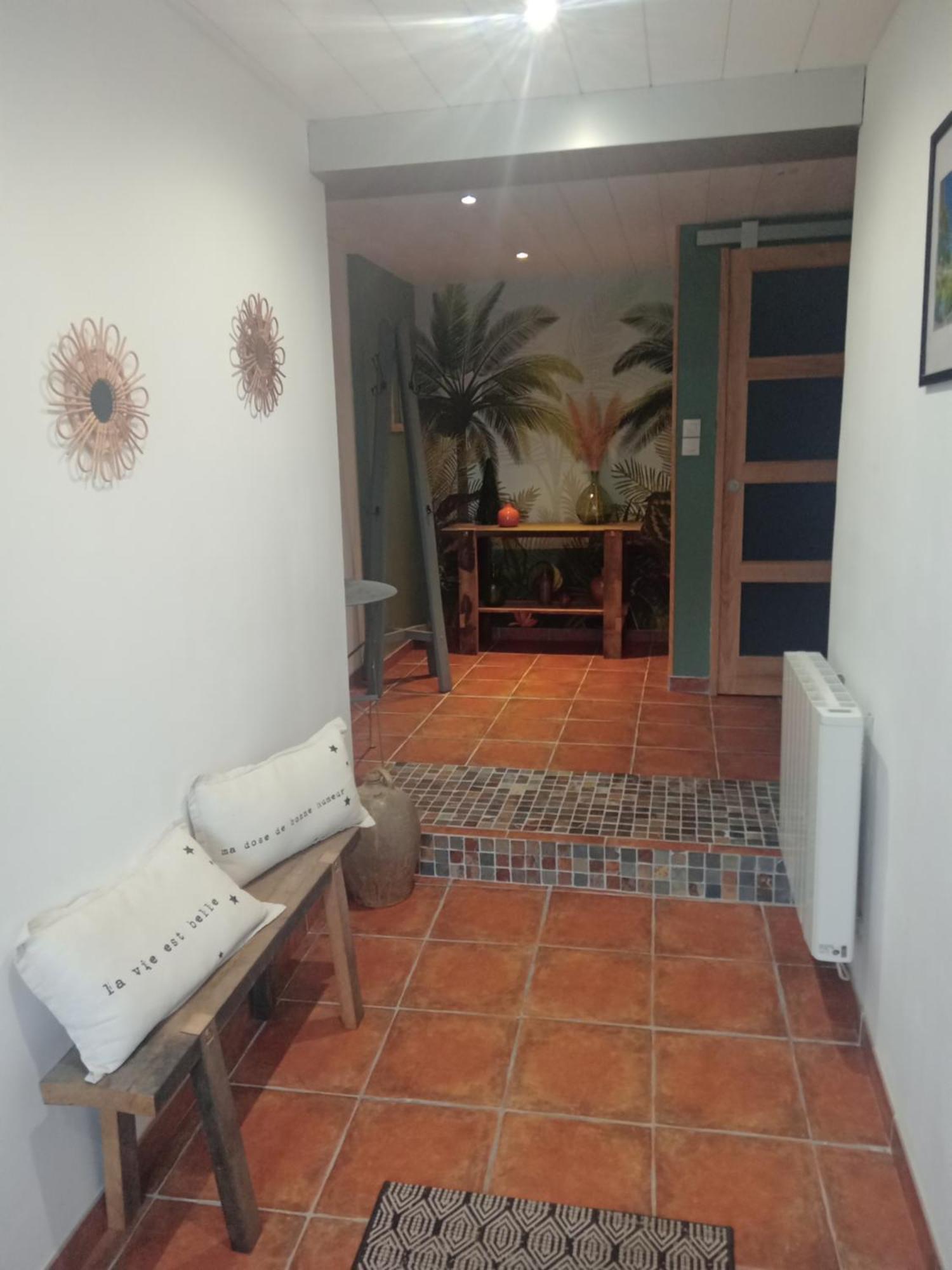 Le 28 Bed & Breakfast Uzerche Bagian luar foto